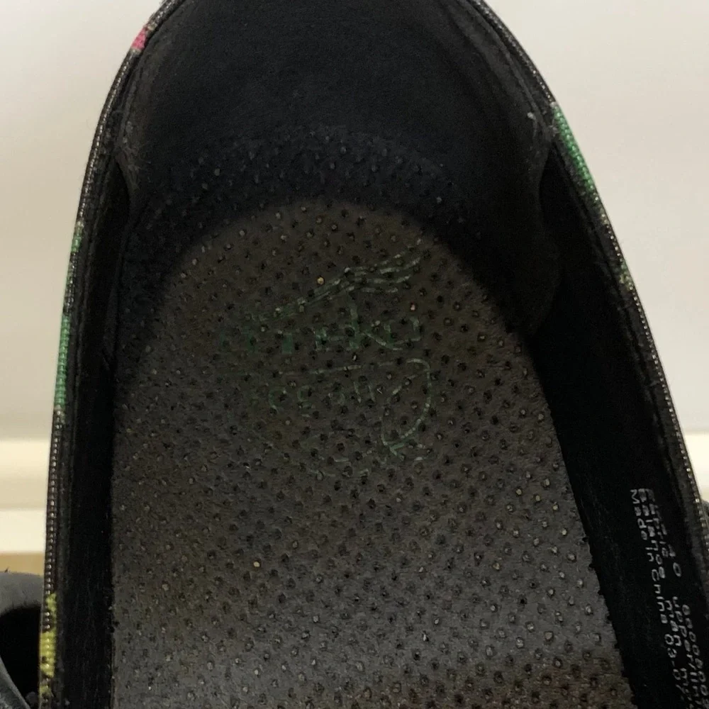 Colorful Dansko shoes with geckos! - Picture 3 of 6